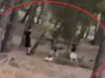 Challenge ανηλίκων μέσα σε δάσος – Βάζουν φωτιά και μετά προσπαθούν να τη σβήσουν (video)