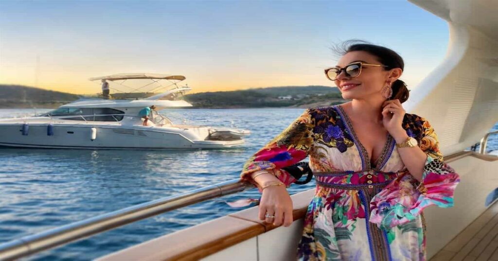 Τεράστιο σαν σπίτι το σκάφος Στεφανίδου – Ευαγγελάτου! Με αυτό γυρνάνε τα νησιά