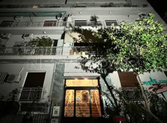 «Δεν ήθελα να το αποχωριστώ» είπε η 28χρονη για το νεκρό βρέφος που βρέθηκε σε κατάψυξη -Έγκυος και η 15χρονη κόρη της – Καλλιακμάνης: «Μπορεί να το γέννησε η 15χρονη» (video)