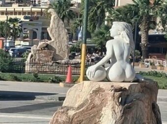 Αντιδράσεις προκαλεί η πρόσφατη τοποθέτηση γλυπτού στην προβλήτα του Λαυρίου: «Άστοχη κίνηση»