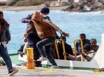 Νέα άφιξη μεταναστών στα νότια της Κρήτης – Εντοπίστηκε λέμβος με 39 άτομα