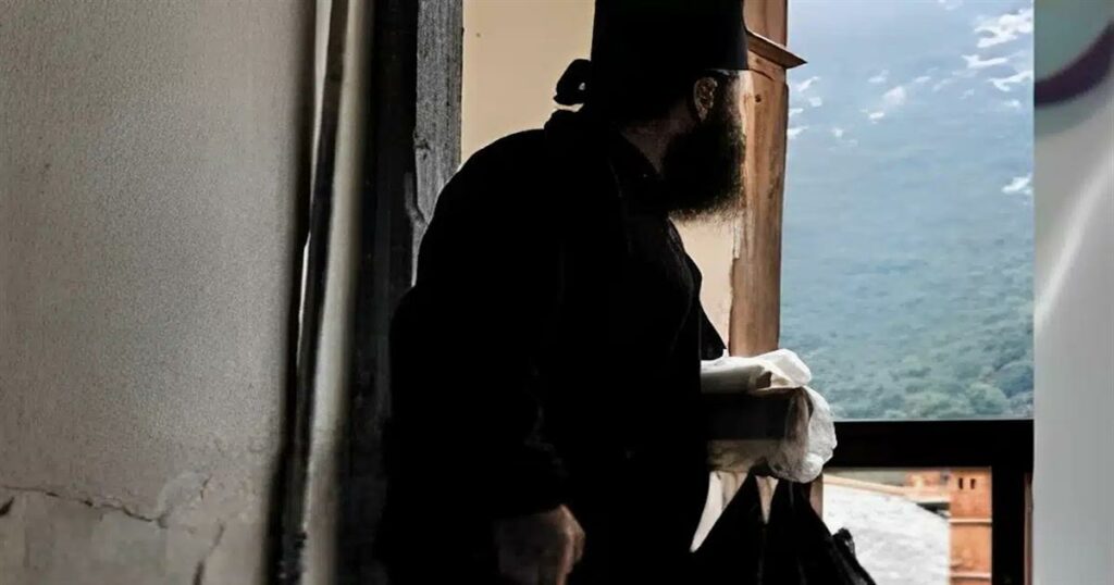 Μοναχός μαχαίρωσε εργαζόμενο στη Μονή στον λαιμό και ακόμη έναν μοναχό – Συνελήφθη για απόπειρα φόνου