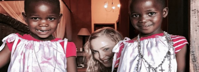 Madonna: «Ένιωσα έναν βαθύ δεσμό μαζί σας από την πρώτη στιγμή» – Οι ευχές στις δίδυμες κόρες της για τα 14α γενέθλιά τους