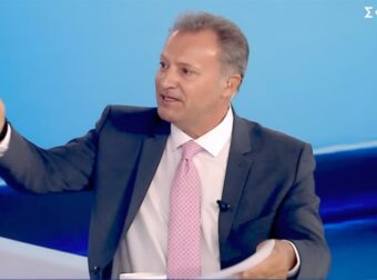 «Αυτό το πράγμα είναι τελείως αντισeξουαλικό»: Η απάντηση του Οικονόμου για το σχόλιο στη Μάρω Καρούση που θεωρήθηκε σeξιστικό