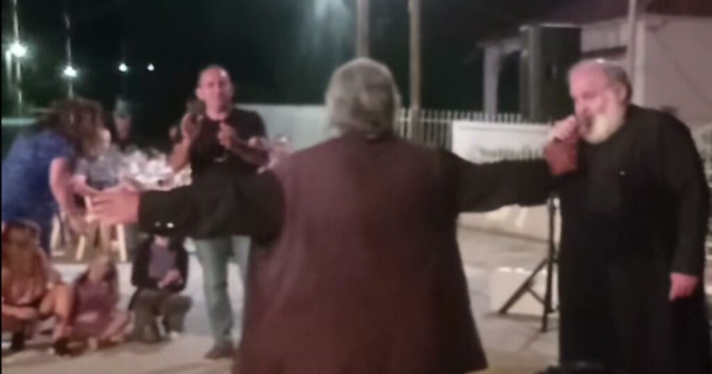 Έκλεψαν την παράσταση δύο παπάδες: Ο ένας στο μικρόφωνο να τραγουδάει «Της Γερακίνας γιος», κι ο άλλος στην πίστα να χορεύει ζεμπεκιές – Δείτε τι έγινε στο πανηγύρι