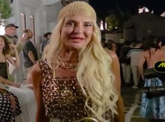 Μαρίνα Σταυράκη: Εντυπωσιακή βραδινή εμφάνιση στη Μύκονο με τον σύντροφό της Μπουλέντ Οζκάν