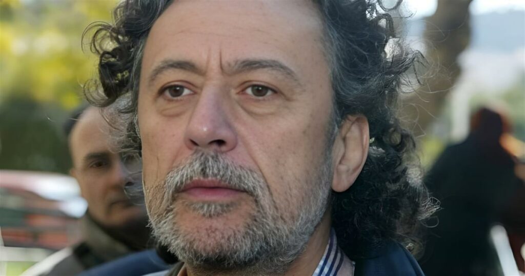 Μάκης Τριανταφυλλόπουλος: Συντετριμμένος στην κηδεία του αδερφού του – Απούσα η Κιμ Κίλιαν