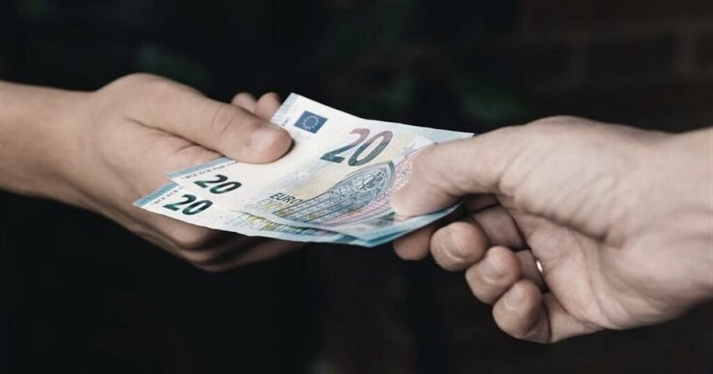 13ος και 14ος μισθός στο Δημόσιο: Μόνο με νόμο η επιστροφή τους – Απογοήτευση για τους Δημόσιους Υπαλλήλους, μετά το οριστικό «όχι» από το Συμβούλιο της Επικρατείας