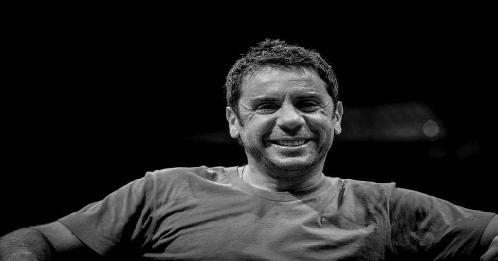 ΨΕΛΛΙΣΕ ΑΥΤΗ ΤΗ ΛΕΞΗ ΚΑΙ ΕΣΒΗΣΕ: ΤΙ ΦΩΝΑΞΕ Ο ΜΑΖΩΝΑΚΗΣ ΣΤΟ ΚΟΛΟΝΑΚΙ ΛΙΓΟ ΠΡΙΝ ΜΕΤΑΦΕΡΘΕΙ ΣΤΟ ΝΟΣΟΚΟΜΕΙΟ – ΜΟΛΙΣ ΕΣΚΑΣΕ