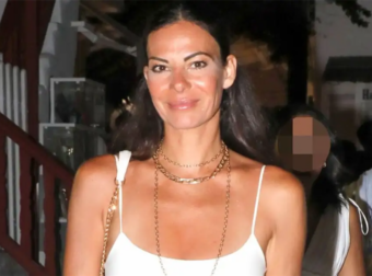 Κοιλιά πλάκα, αψεγάδιαστο πρόσωπο χωρίς και κορμί 25άρας: ΗΕύη Βατίδου με μπικίνι “κόβει” ακόμα την ανάσα στη Μύκονο