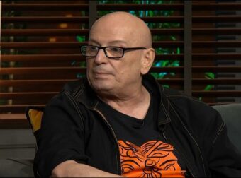 «Μπαίνω στο καμαρίνι, μου λέει “Παύρι, αυτό για σένα” και μου πετάει έναν φάκελο που μέσα είχε…»:  Συγκλονίζει για τον Μαζωνάκη ο άνθρωπος που έγραψε το “παιδί της νύχτας”