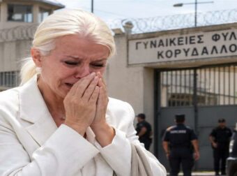 Στη διαπασών τραγούδια του Μαζωνάκη στις γυναικείες φυλακές Κορυδαλλού: «Θα της σπάσουμε τα νεύρα – Χάσου από δω, βρώμα – Σκότωσες το καλύτερο παιδί»