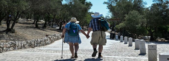 «Προτιμώ να τα ξοδέψω σε διακοπές παρά να τα αφήσω στα παιδιά μου»: Οι συνταξιούχοι Δεν κρατούν τα λεφτά για τα παιδιά τους, αλλά προτιμούν να περνούν καλά