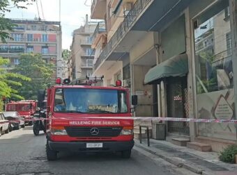Κλειστή η συμβολή της Βραΐλα με την Αλεξάνδρας λόγω φωτιάς σε διαμέρισμα
