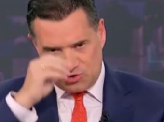 Σφαγή στον αέρα με Γεωργιάδη, Βούλγαρη και Χασαπόπουλο: «Η κυρία διαφήμιζε κβαντική ιατρική» τόνισε ο υπουργός Υγείας – «Κι εσείς νανογιλέκα, κύριε Γεωργιάδη»