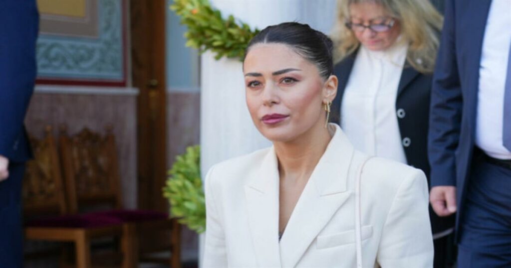 Η Αφροδίτη Λατινοπούλου ζητά επαναφορά της ποδιάς: «Τα σχολεία δεν είναι πασαρέλα ούτε μπουζούκια»