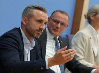 Απελάσεις μεταναστών από τη Γερμανία, απαγόρευση της σημαίας Pride και πατριωτισμός – Το σκληρό μανιφέστο του AfD που έκανε «σεισμό» στη Γερμανία