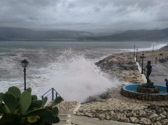 Έρχονται βροχές και καταιγίδες τις επόμενες ώρες – Ποιες περιοχές κινδυνεύουν και πότε επιστρέφει το καλοκαίρι