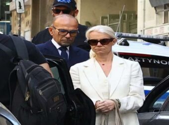 Σοκ με το ιατρείο στο Κολωνάκι: Συνεργάτης του γιατρού αποκαλύπτει σόδομα και γόμορρα – Διεγέρτες θηλών, βοηθήματα και φωνές ικανοποίησης