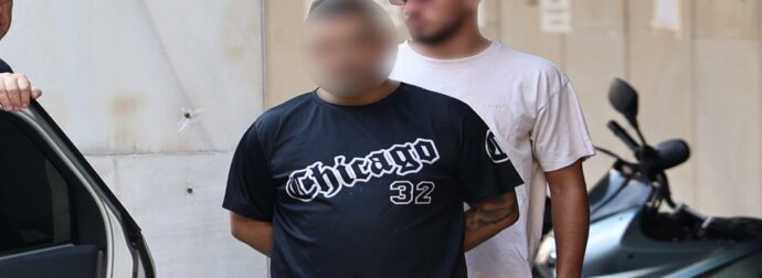 ΕΚΤΑΚΤΟ -Φρίκη στην Κυψέλη: Επεισόδιο με τον 43χρονο κατά τη μεταγωγή του – Επιτέθηκε σε αστυνομικούς και προσπάθησε να αποδράσει (video)