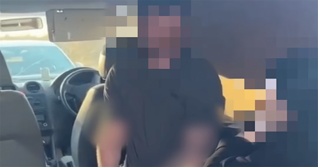 Έπιασε στα πράσα τον σύζυγό της με την εpωμένη του και τους ανέβασε στο facebook- Δείτε το viral βίντεο