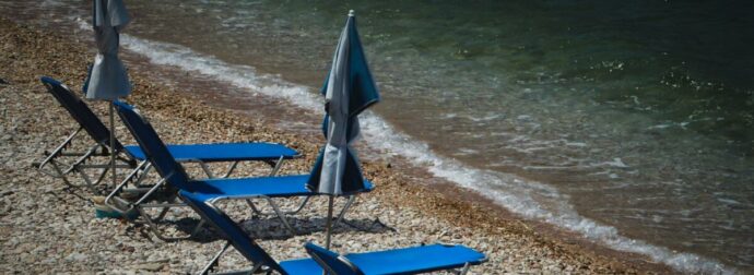 Ελεύθεροι ο 76χρονος και η 21χρονη για τον θανάσιμο ξυλοδαρμό του 82χρονου μετά τον καυγά για την ξαπλώστρα
