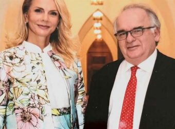 Έμυ Λιβανίου: Η σπάνια εμφάνιση με τα παιδιά και η φωτογραφία από τον γάμο του αδελφού της