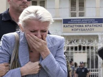 Σε διαφορετικές πτέρυγες του Κορυδαλλού οι δύο γιατροί – Μόνη της η 56χρονη, στη «VIP» πτέρυγα ο σύζυγός της