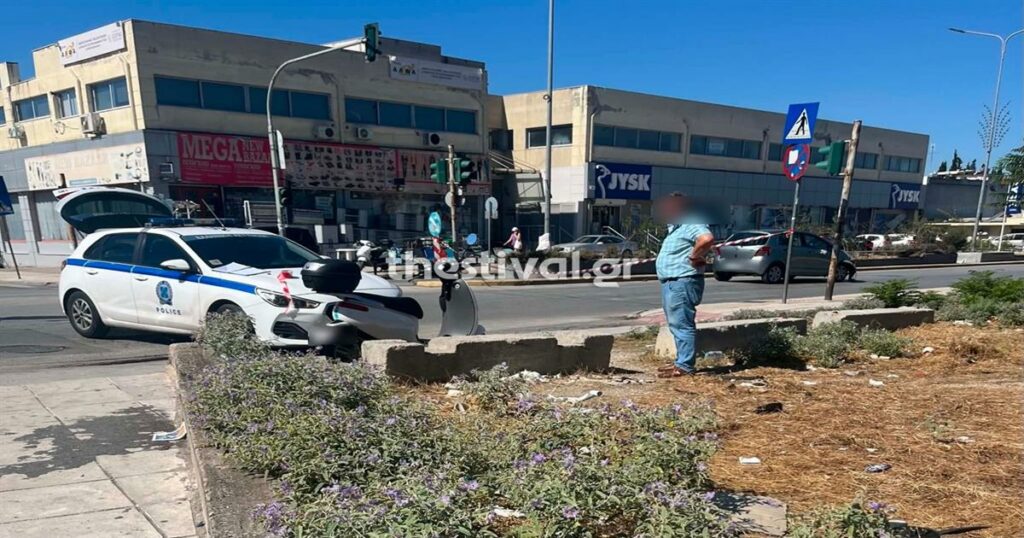 ΕΚΤΑΚΤΟ: Νεκρή 30χρονη – Έπεσε από τη μηχανή της και παρασύρθηκε από διερχόμενο αυτοκίνητο (video)