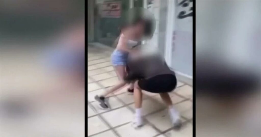 Άγριος ξυλοδαρμός 13χρονου – Δέκα ανήλικοι παρακολουθούσαν και βιντεοσκοπούσαν – Εξετάζουν ακόμη μία καταγγελία στην οποία φαίνεται πως εμπλέκεται η ίδια ομάδα