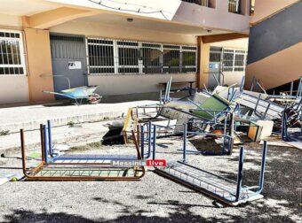 Μόλις ανακαινίστηκε, βρέθηκε με σπασμένους πίνακες και θρανία στο προαύλιο – Βανδαλισμοί στα ΕΠΑΛ Καλαμάτας