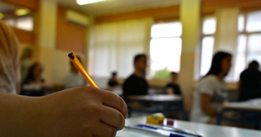 Αξιολόγηση μαθητών PISA: Σχεδόν 1 στους 2 Έλληνες μαθητές δυσκολεύεται στην κατανόηση κειμένου και στο να κάνει απλές πράξεις (video)