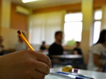 Αξιολόγηση μαθητών PISA: Σχεδόν 1 στους 2 Έλληνες μαθητές δυσκολεύεται στην κατανόηση κειμένου και στο να κάνει απλές πράξεις (video)