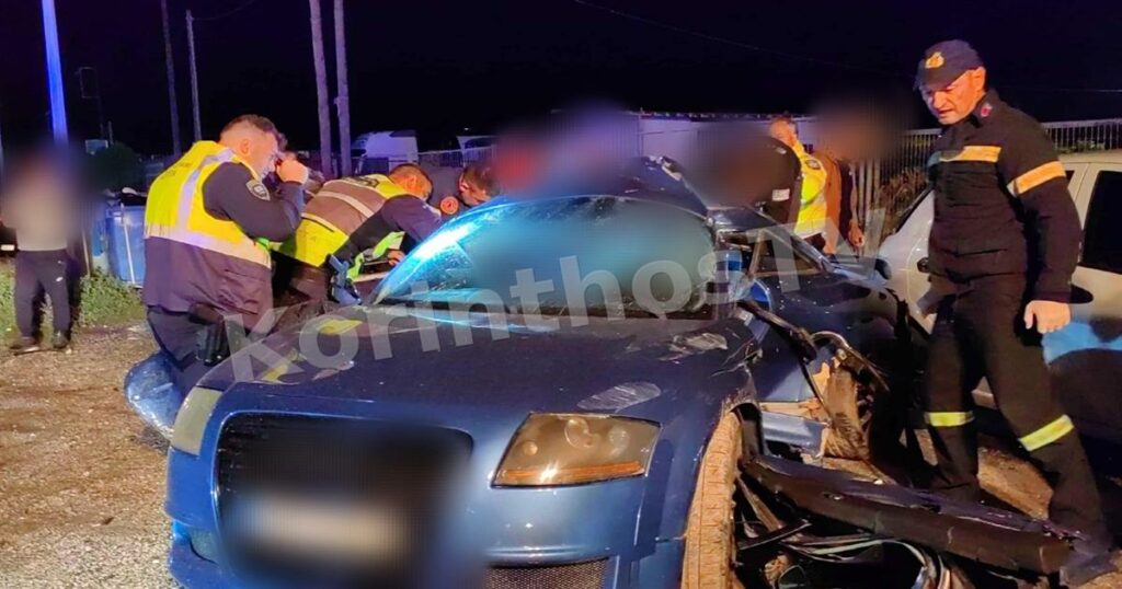 ΕΚΤΑΚΤΟ – Σμπαραλιάστηκαν τα ΙΧ: Σφοδρό τροχαίο στην Εθνική οδό με σύγκρουση δύο αυτοκινήτων που έγιναν άμορφες μάζες (Φωτογραφίες)