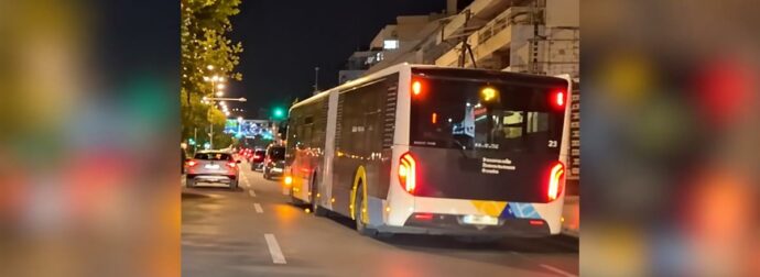 Βίντεο ντοκουμέντο με το λεωφορείο που παραβίασε δύο κόκκινα φανάρια και έκανε επικίνδυνους ελιγμούς (video)