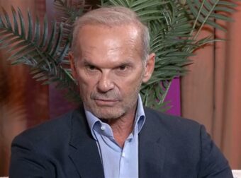 Πέτρος Κωστόπουλος: «Προφανώς έχω πάρει χάπι για να κάνω έρωτα – Γύρω στα 50 εκατομμύρια χάπια που έχουν ξοδευτεί στην Ελλάδα πρέπει να τα έχω πάρει εγώ»