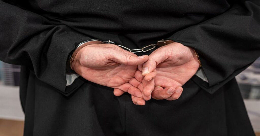 Συνελήφθη 68χρονος ιερέας για απειλές και εκδικητική ποpνογραφία σε βάρος πρώην συντρόφου του